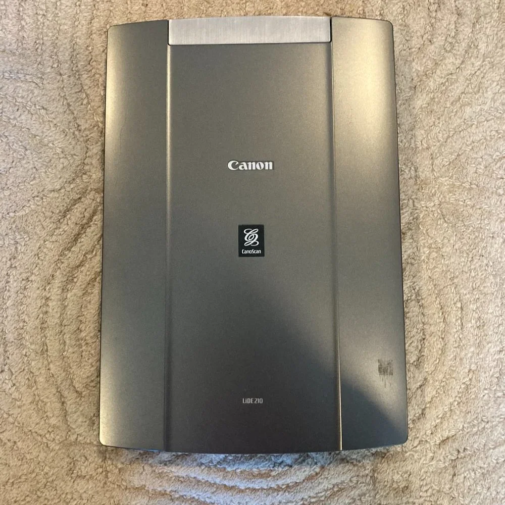 CANON CanoScan LiDE 210 with box